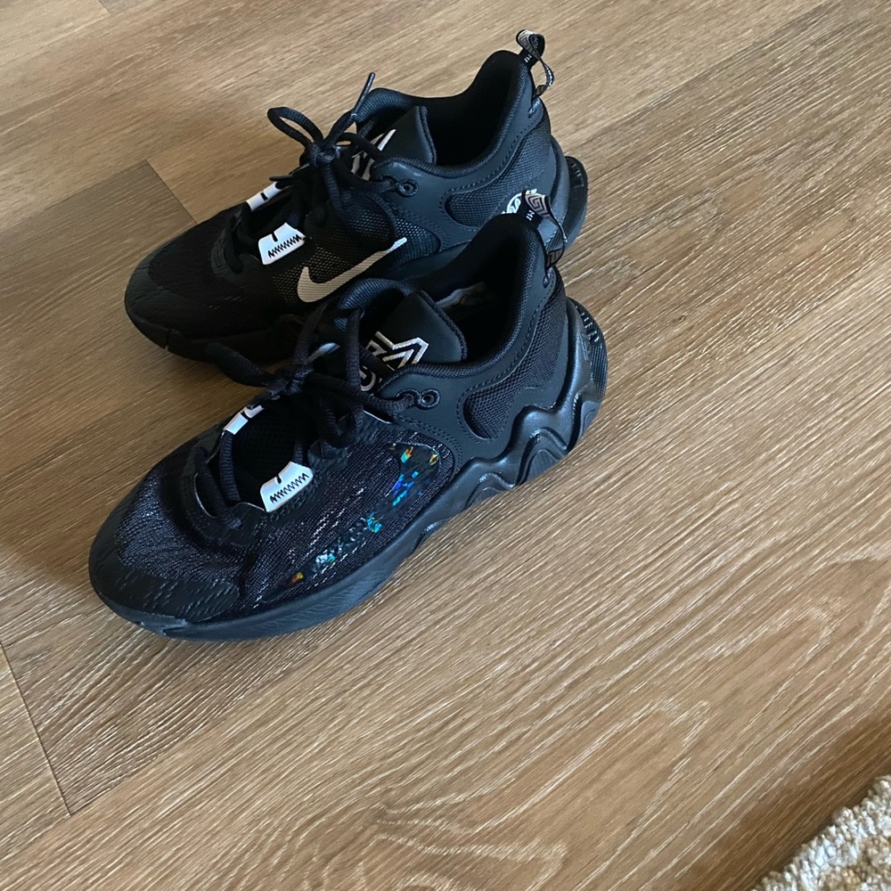 Nike Kids Giannis immortality 2 Basketball shoes